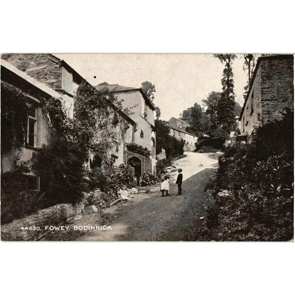 44620. Fowey Bodinnick England Postcard - Picture 1 of 2